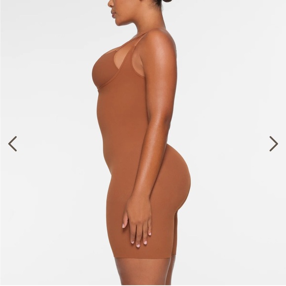 SKIMS SHAPEWEAR BUTT LIFTING OPEN BUST BODYSUIT SIZE M - Picture 4 of 15